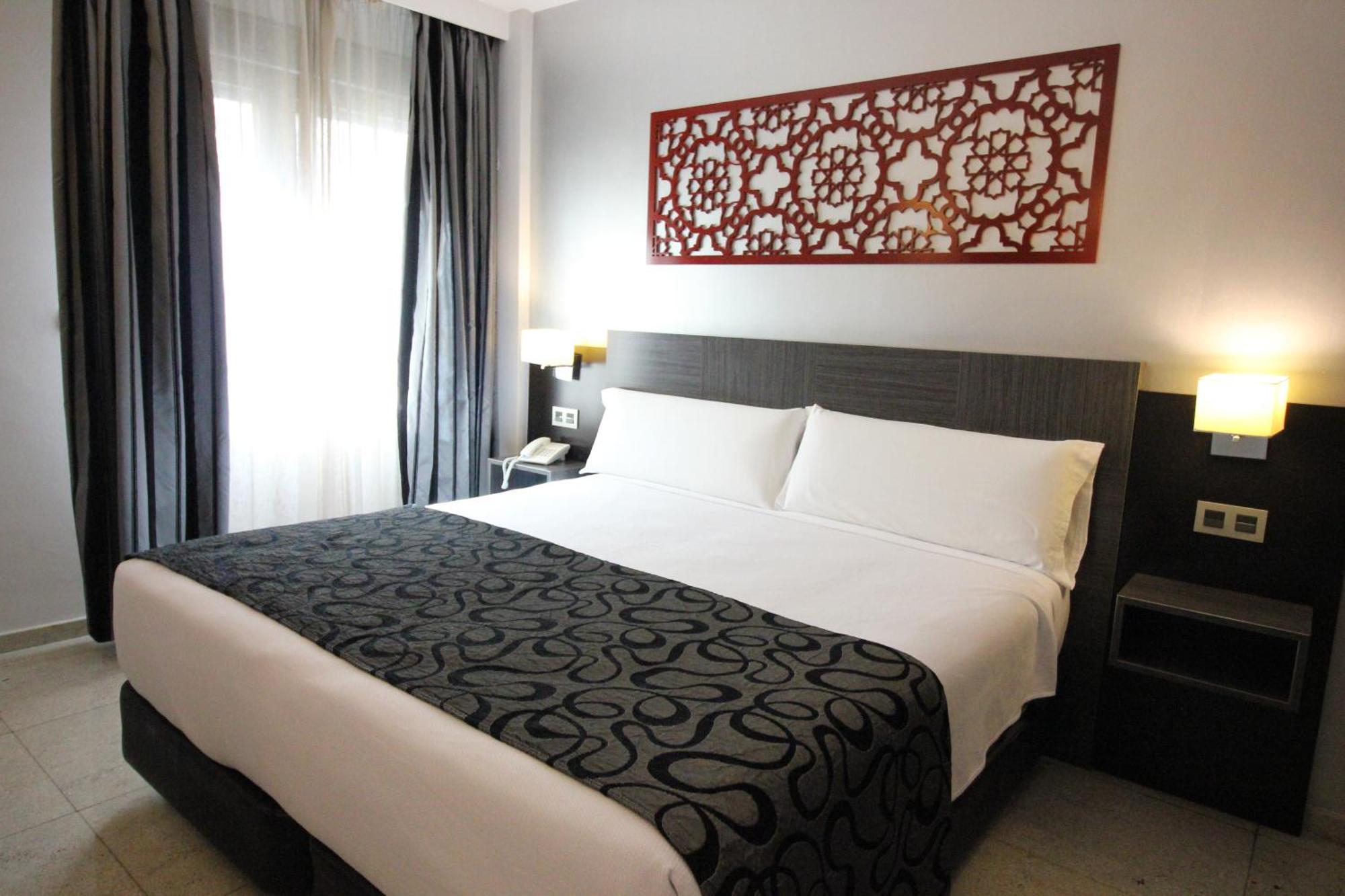Hotel Venecia Sevilla Bagian luar foto