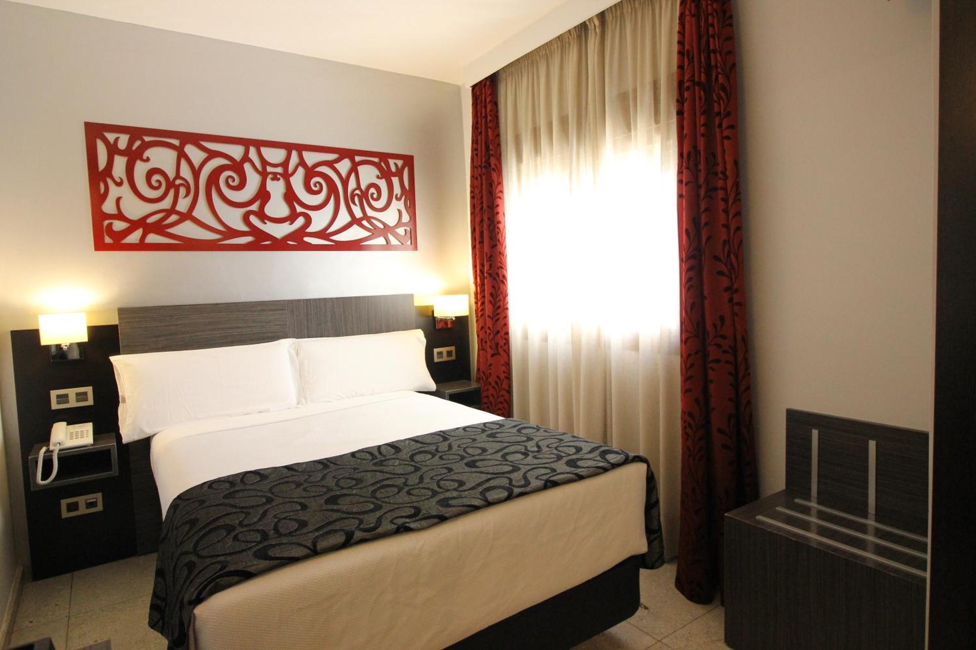 Hotel Venecia Sevilla Bagian luar foto