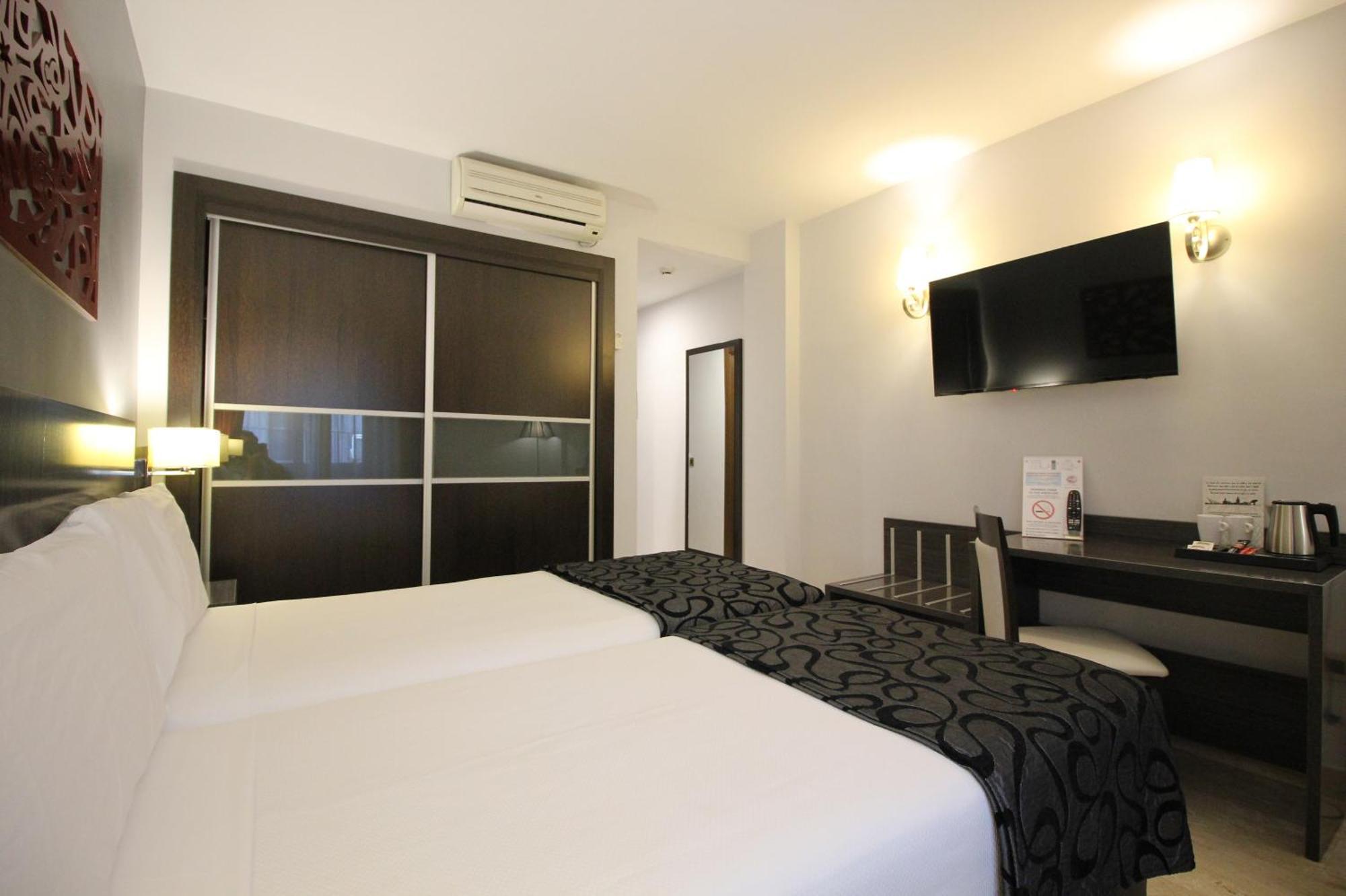 Hotel Venecia Sevilla Bagian luar foto