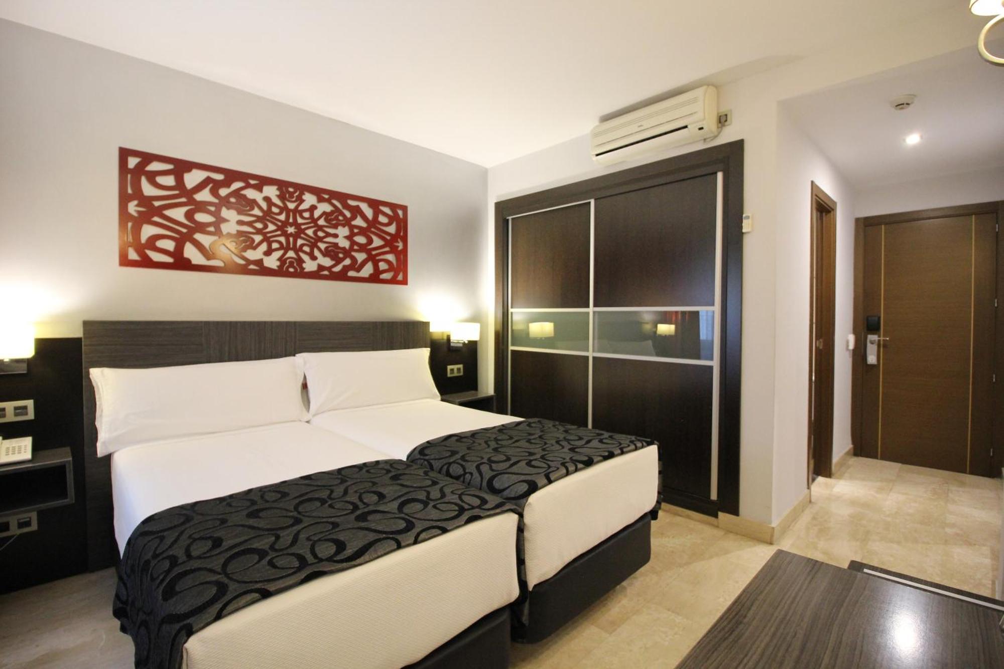 Hotel Venecia Sevilla Bagian luar foto