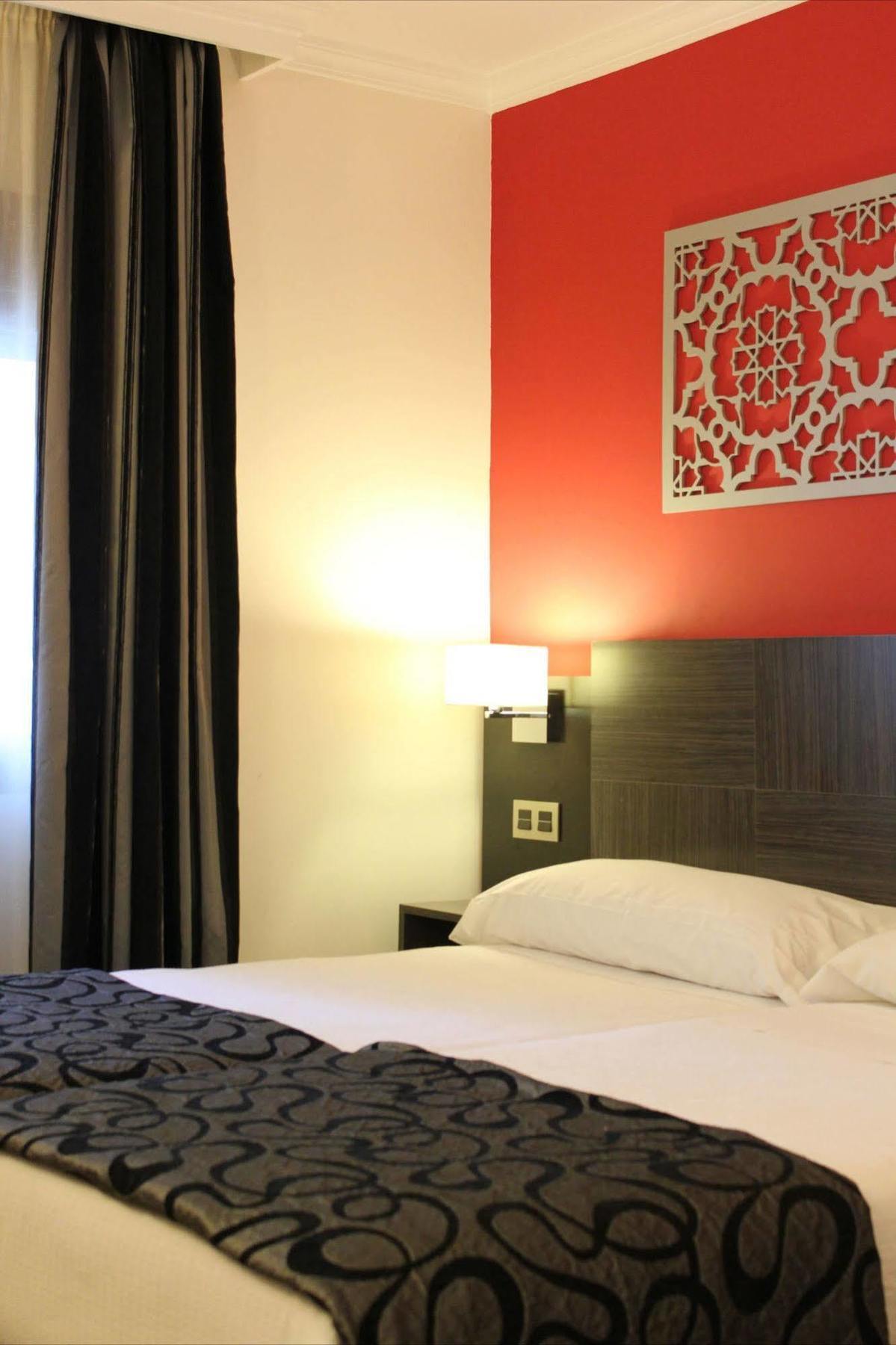 Hotel Venecia Sevilla Bagian luar foto