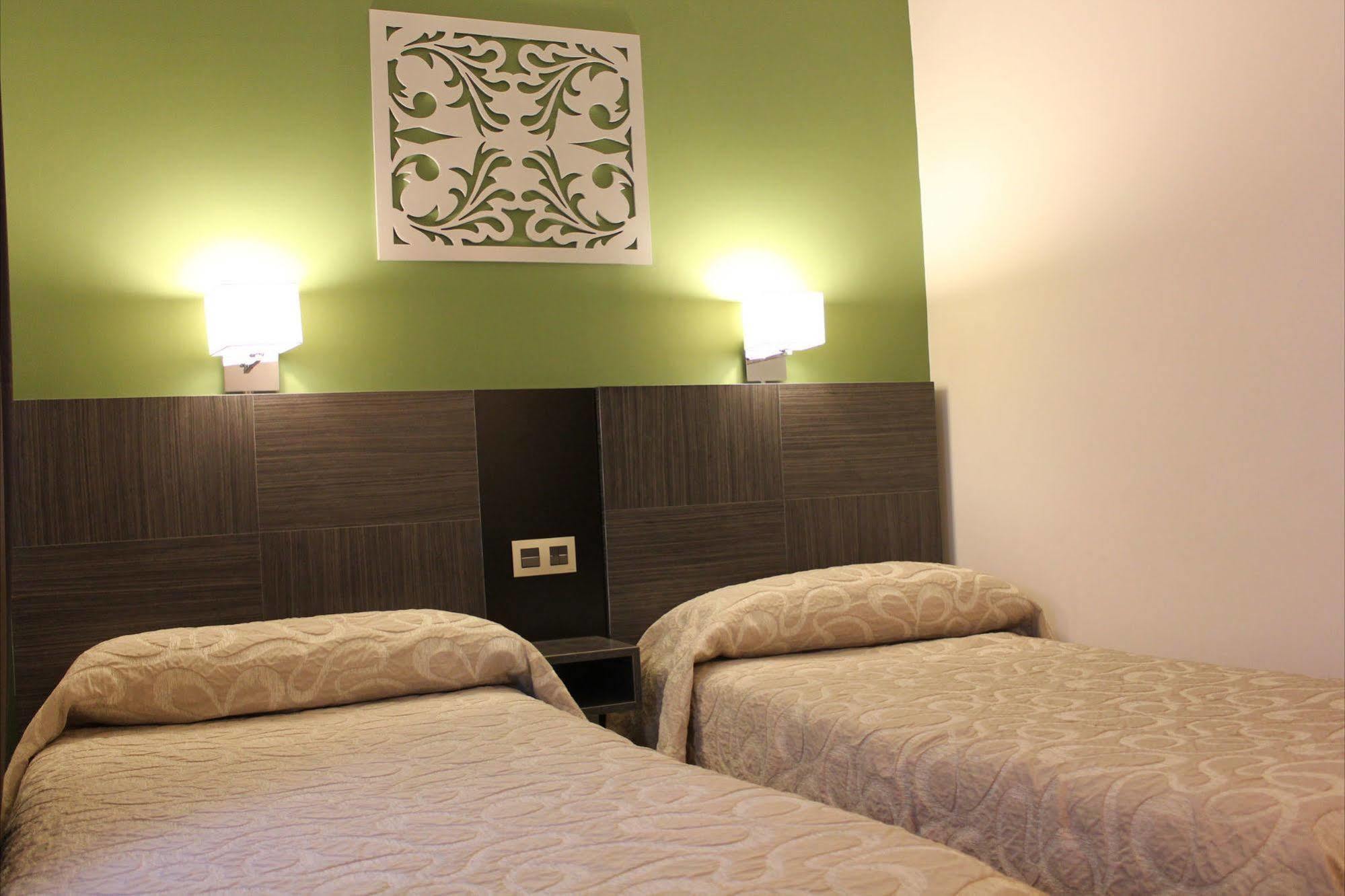 Hotel Venecia Sevilla Bagian luar foto